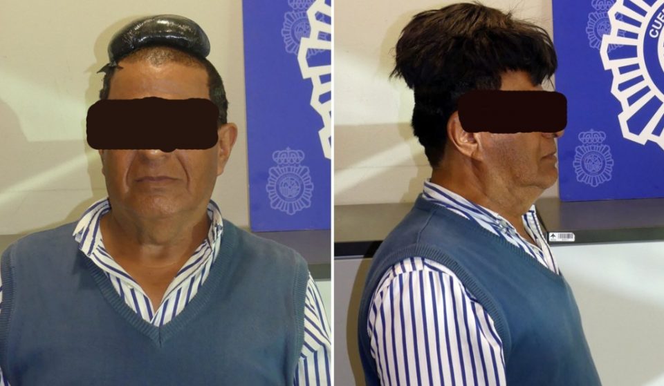 Detenido en el Aeropuerto de Barcelona con medio kilo de cocaína bajo su peluquín