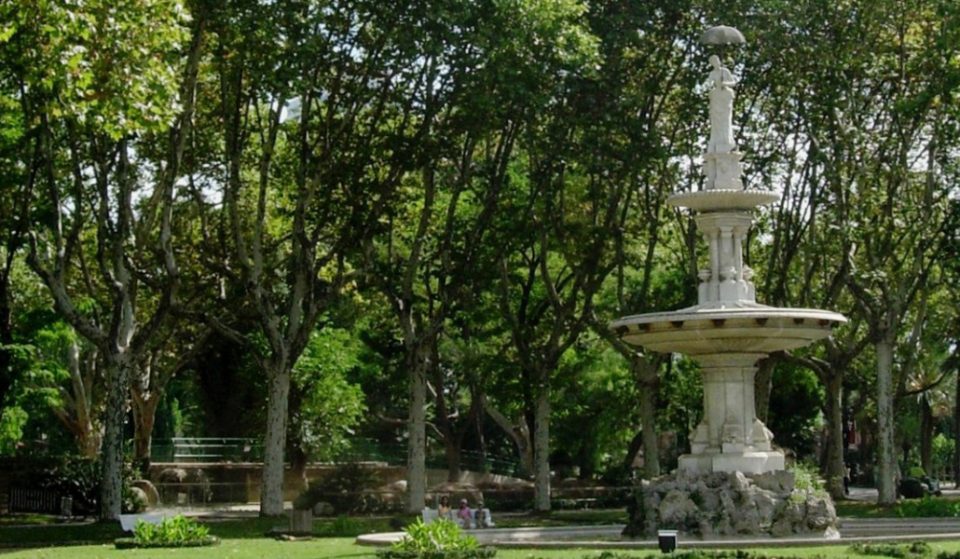La dama del paraguas, un símbolo de Barcelona escondido en el Zoo