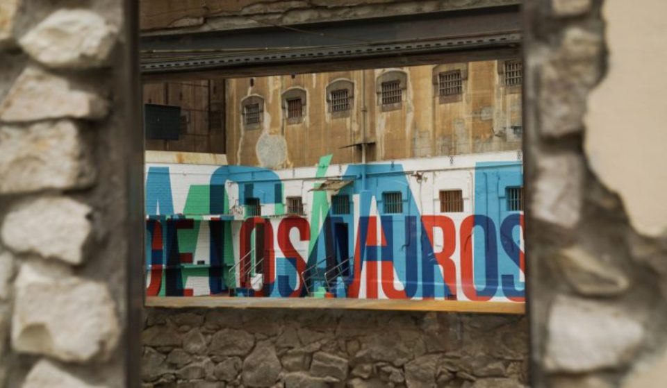 El patio de La Modelo luce un nuevo grafiti