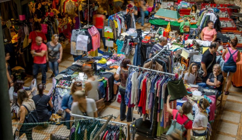 On the garage: el mercadillo de segunda mano de ropa, libros, arte y mucho más