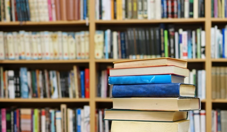 Este escritor catalán se ha convertido en el bibliotecario de sus vecinos