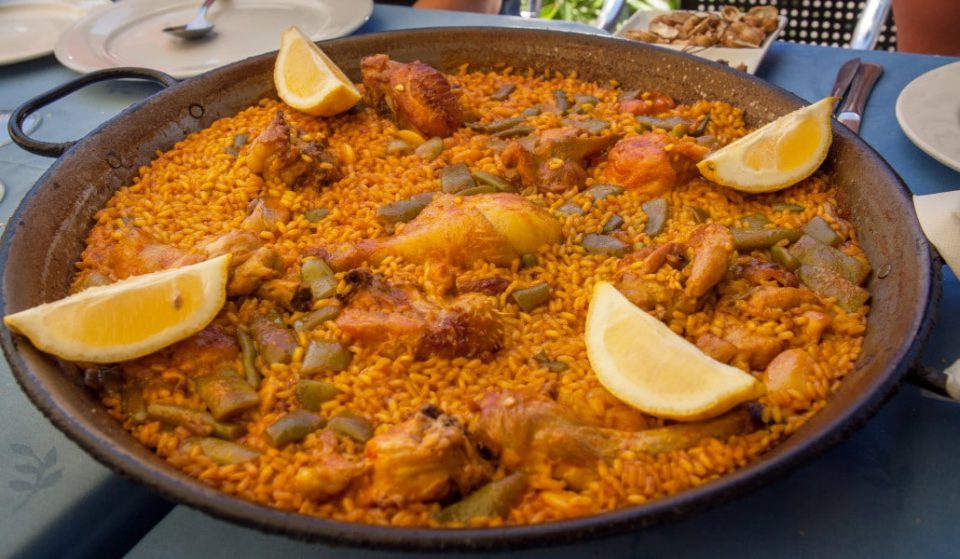 Aprende a cocinar la auténtica paella con esta receta
