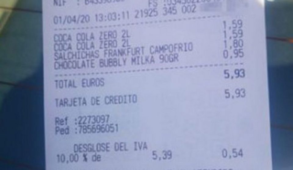 Multado con 600 euros por salir a comprar Coca-Cola, chocolate y salchichas