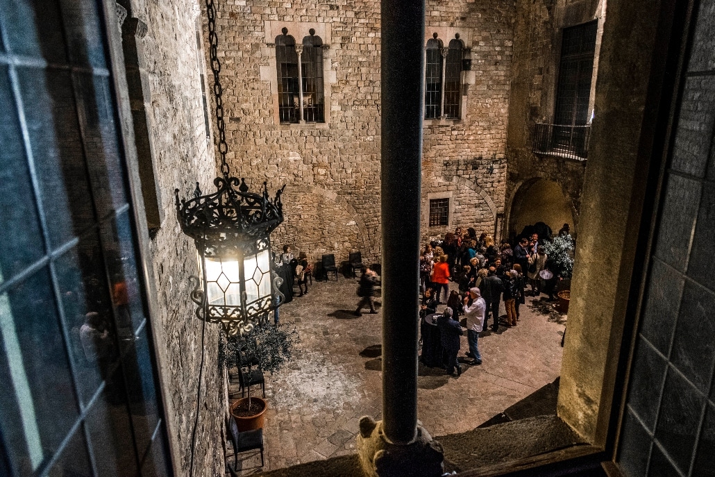 8 cenas con espectáculo para disfrutar en Barcelona - Barcelona Secreta