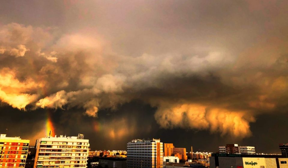 El cielo de Lleida se cubre con una tormenta épica