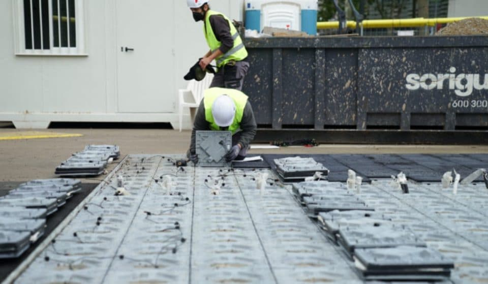 Barcelona instala un pavimento solar en Glòries que generará energía