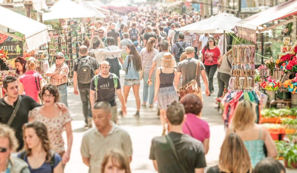 Los comercios podrán abrir todos los días entre mayo y septiembre de 2022
