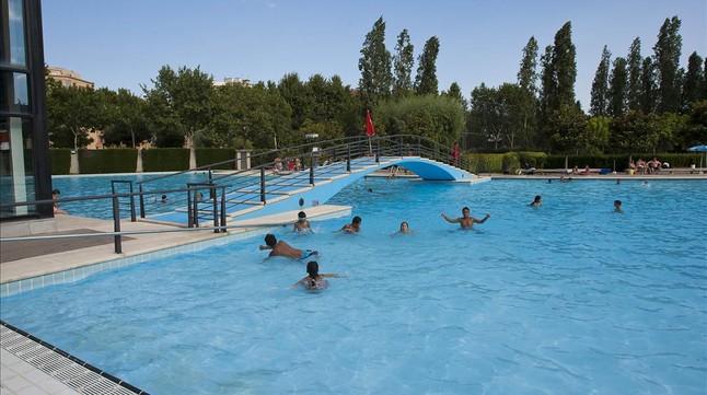 15-000-m2-as-es-la-piscina-p-blica-m-s-grande-de-barcelona