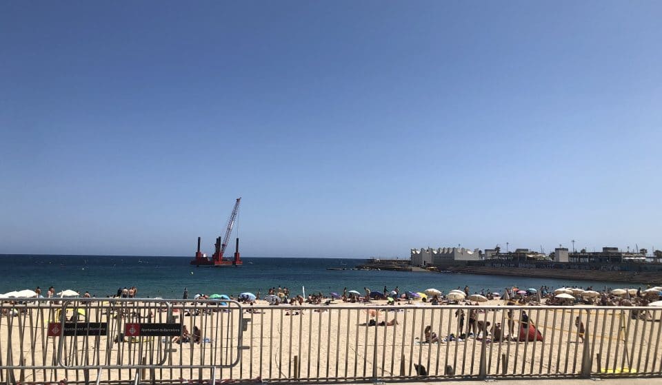 Por fin sabemos para qué sirve la gran plataforma roja de la playa