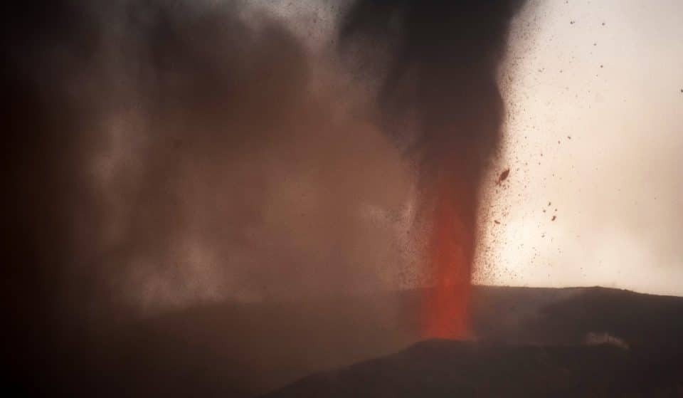 ¿Cuándo llegará la nube de dióxido de azufre del volcán de La Palma a Barcelona?