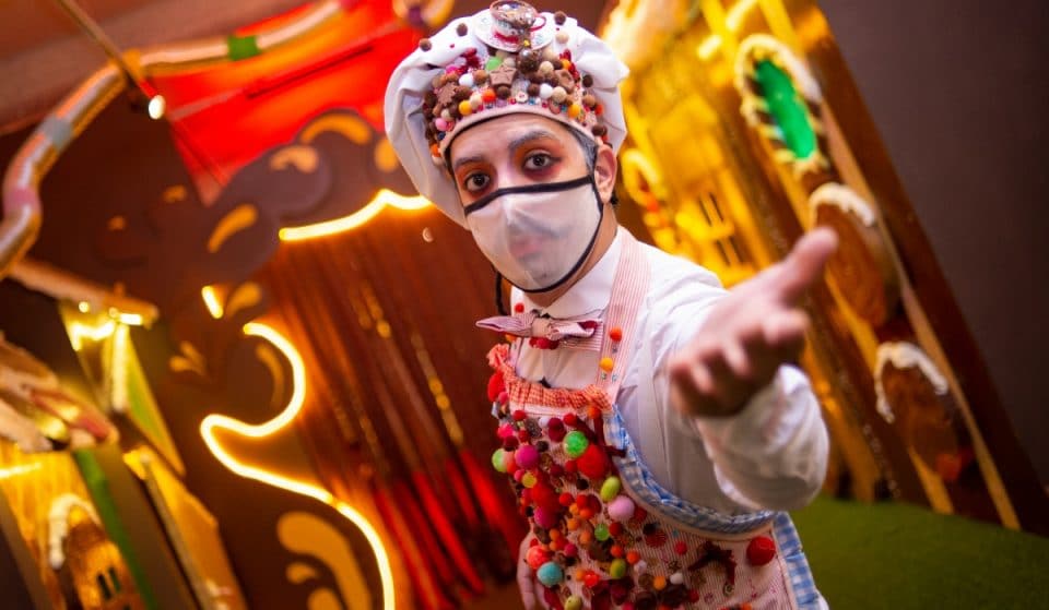 Ya puedes adentrarte en esta divertida fábrica de chocolate