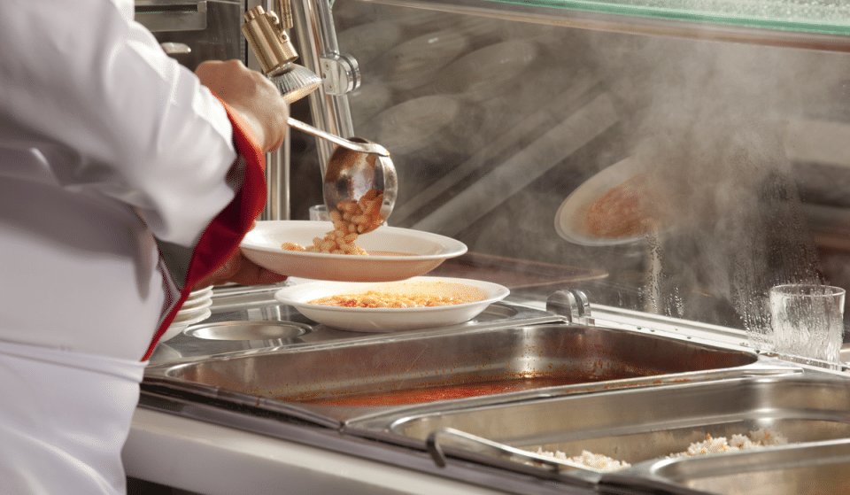 Barcelona incorpora nuevos menús escolares: menos carne roja y más proteína vegetal