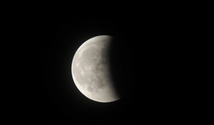 Eclipse lunar en Barcelona esta madrugada: a qué hora puedes verlo