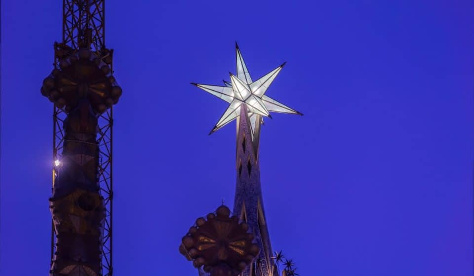 La estrella de la Sagrada Família estará iluminada todos los días