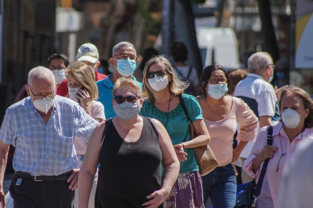 Los positivos por covid-19 no tendrán que aislarse en casa a partir del próximo lunes