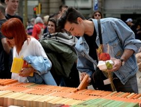El Carrer Literari de Sant Jordi 2026 a Barcelona: dates, talls de carrer i on trobar parades de llibres i roses
