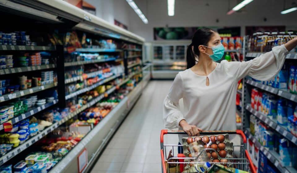 La mascarilla dejará de ser obligatoria en interiores después de Semana Santa