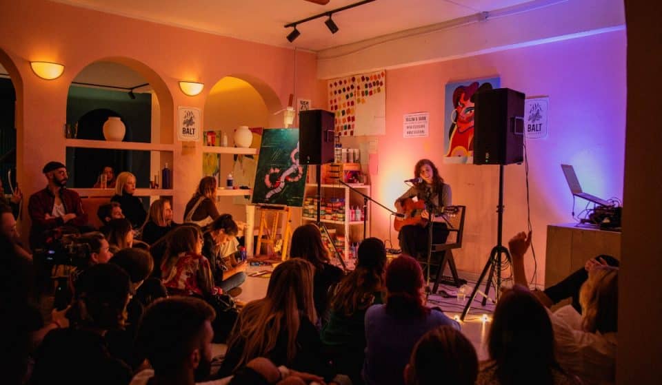 Despide el año con una velada íntima con música y arte en directo