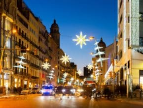 Los 126 km. de luces de Navidad 2025 en Barcelona: rutas temáticas por 5 instalaciones lumínicas y una Via Laietana que estrena luces de Navidad