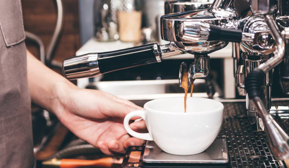 Cafés a 50 ct. y cerveza a 1 euro: el bar de Santa Coloma con precios de otra época