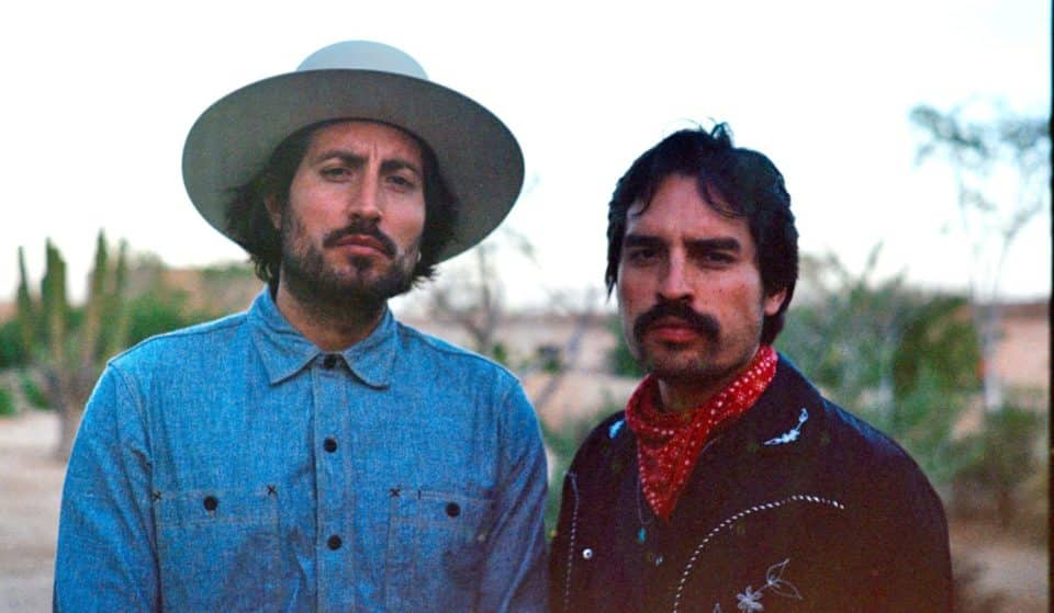 Hermanos Gutiérrez: la intimidad de un eterno viaje por el desierto