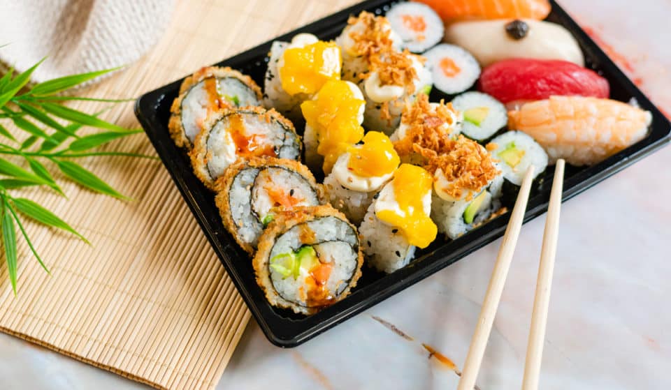 Este restaurante regala 100 bandejas de sushi a sus primeros 100 clientes