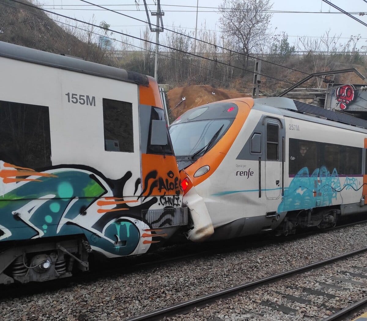 Más de 150 viajeros heridos en un choque de trenes en Barcelona