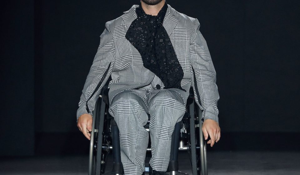 Así es la marca de BCN que diseña ropa para personas en silla de ruedas