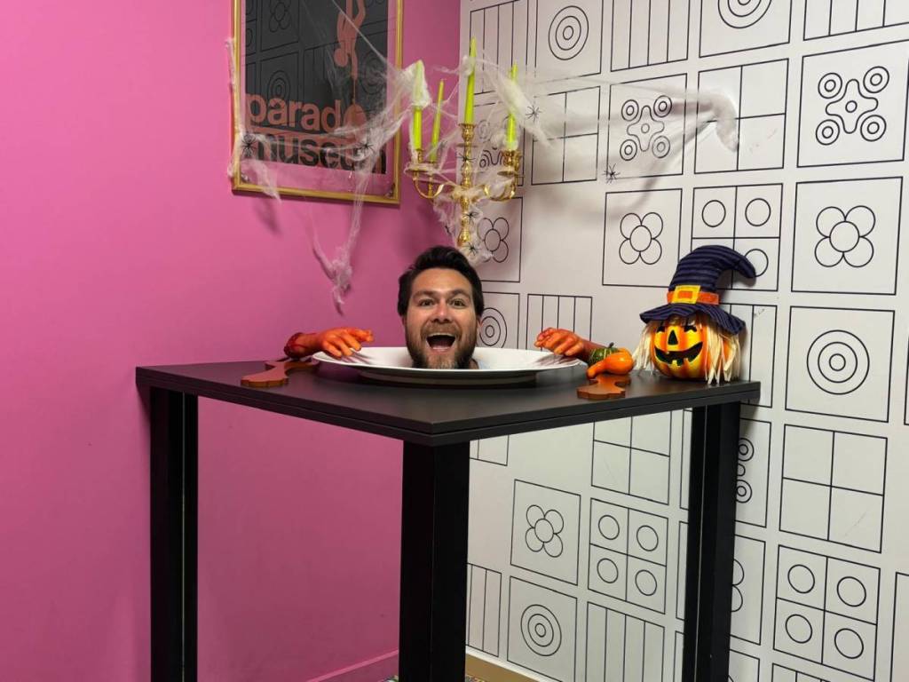 Paradox Museum - Castaween