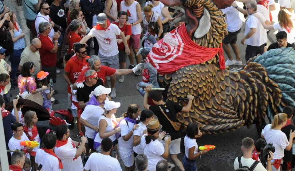 Sant Pollín: Así es el San Fermín del Prat (con un pollo de Pota Blava)