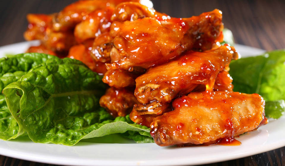Este restaurante tiene barra libre de alitas de pollo por 15 € (y 20 birras artesanas)