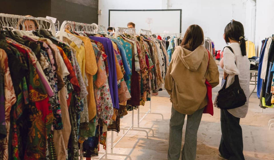 Mercado con 3 toneladas de ropa vintage este fin de semana en Barcelona