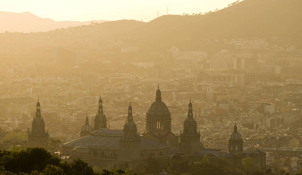¿Por qué hay niebla en Barcelona? El polvo de Sáhara que estará toda la semana