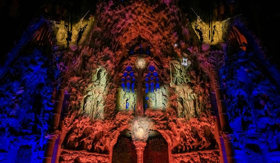 La Sagrada Familia iluminada solo hoy y mañana: ¿cómo verla gratis?