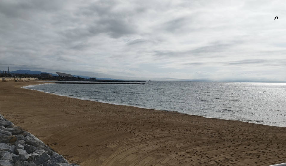 Barcelona recupera una playa «sin arena»: así ha quedado la Nova Mar Bella