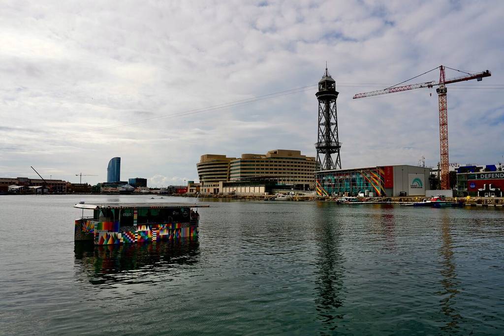 El barco-bus que va desde la Rambla a la playa por 1,9€: es eléctrico, silencioso, hace 5 paradas por el puerto para descubrir este verano.