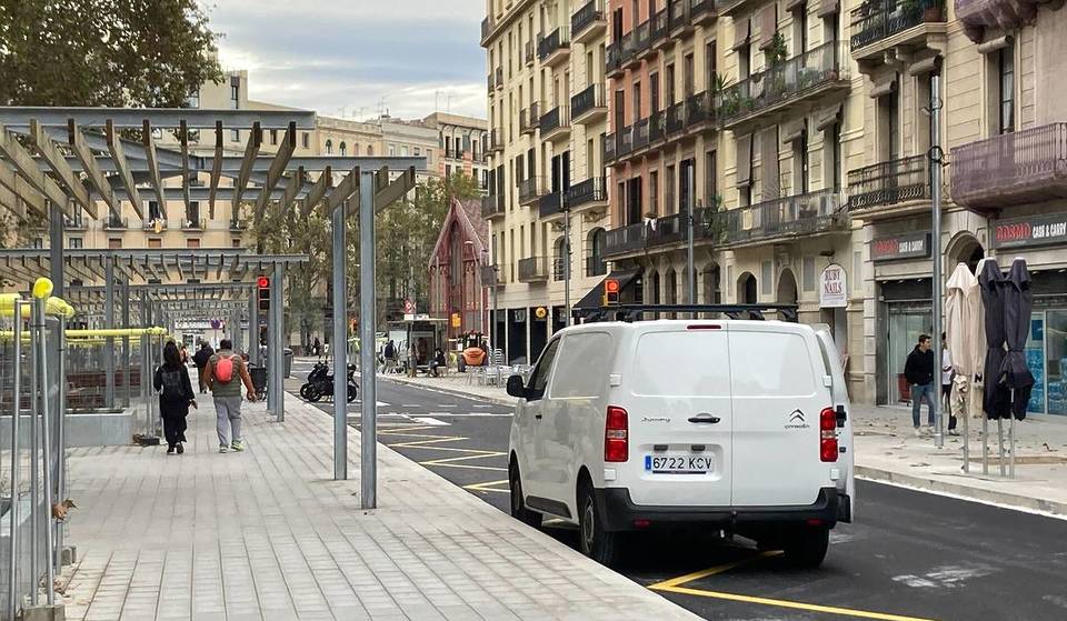 Os carros regressam a rda. Sant Antoni após 15 anos: porque é que apareceram duas faixas de rodagem?