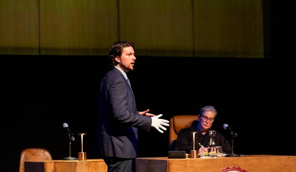 Il piano più curioso di Barcellona se vi piacciono i misteri: avete 60 minuti per risolvere un crimine e scegliere il verdetto finale…