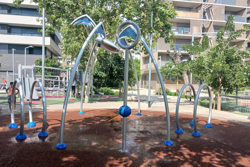 8 openbare fonteinen in Barcelona waar zwemmen is toegestaan deze zomer na de sluiting van de Glòries fontein