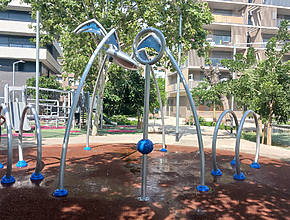 8 public fountains in Barcelona where it is allowed to bathe this summer after the closure of the Glòries fountain