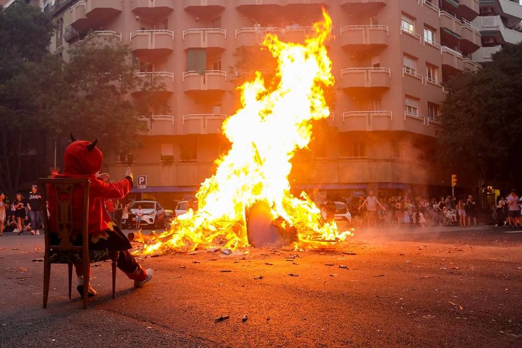 Dit zijn de 50 vreugdevuren en populaire straatfeesten van de nacht van San Juan 2025 in Barcelona