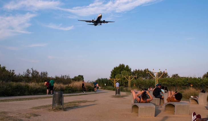 In this viewpoint of El Prat you can see airplanes passing over your head and then take a swim in the beach.