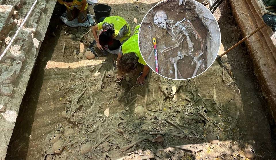 Een oude 18e-eeuwse begraafplaats in Barcelona met 21 skeletten gevonden tijdens bouwwerkzaamheden in de Boquería