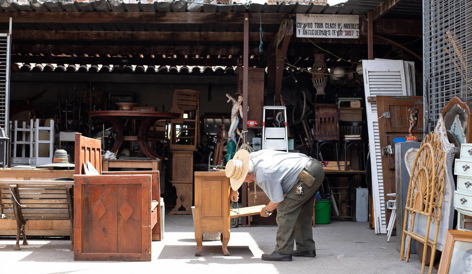 L&rsquo;ancienne usine de céramique reconvertie en grand marché d&rsquo;antiquités à Barcelone : 15 000 m2 de puces de luxe.