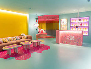 A Willy Wonka factory opens in Barcelona: a 2,000m2 candy store, ball pool and two-story slide