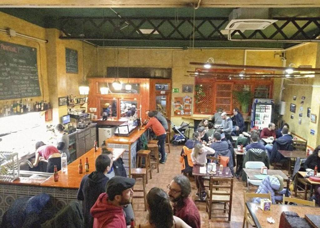 L&#8217;ultima bodega popolare di Vallcarca sta per chiudere (ma con 15€ si può evitare)