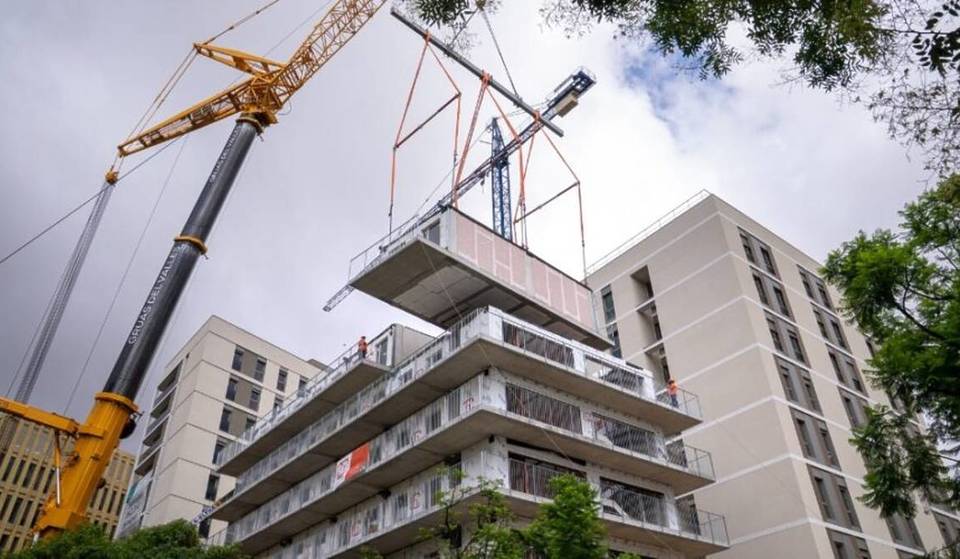Barcelona constrói um edifício com 40 apartamentos públicos em apenas 10 dias: é assim que é a construção modular