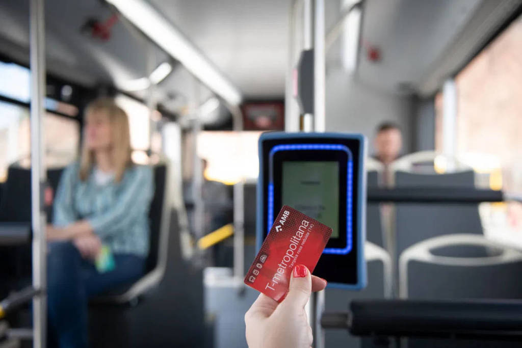 Barcelona&#8217;s public transport card that alone costs €5.90 a year: who can use it?