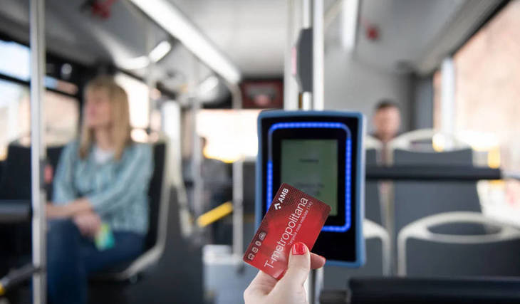 La tarjeta de transporte público de Barcelona que solo cuesta 5,90 euros al año: quiénes pueden usarla
