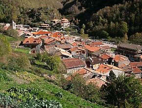 À 2 heures de Barcelone : le village des Pyrénées avec sa plage fluviale et ses sentiers de montagne pour échapper à la chaleur en été
